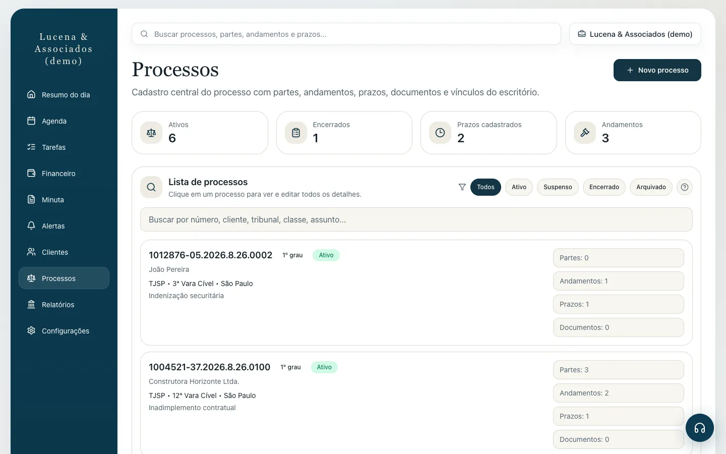Lista de processos do Advexa com tribunal, vara, partes, andamentos e prazos de cada caso.